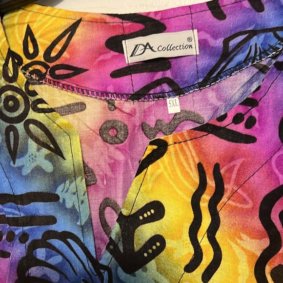 Colorful Geometric Print Top - Picture 2 of 4